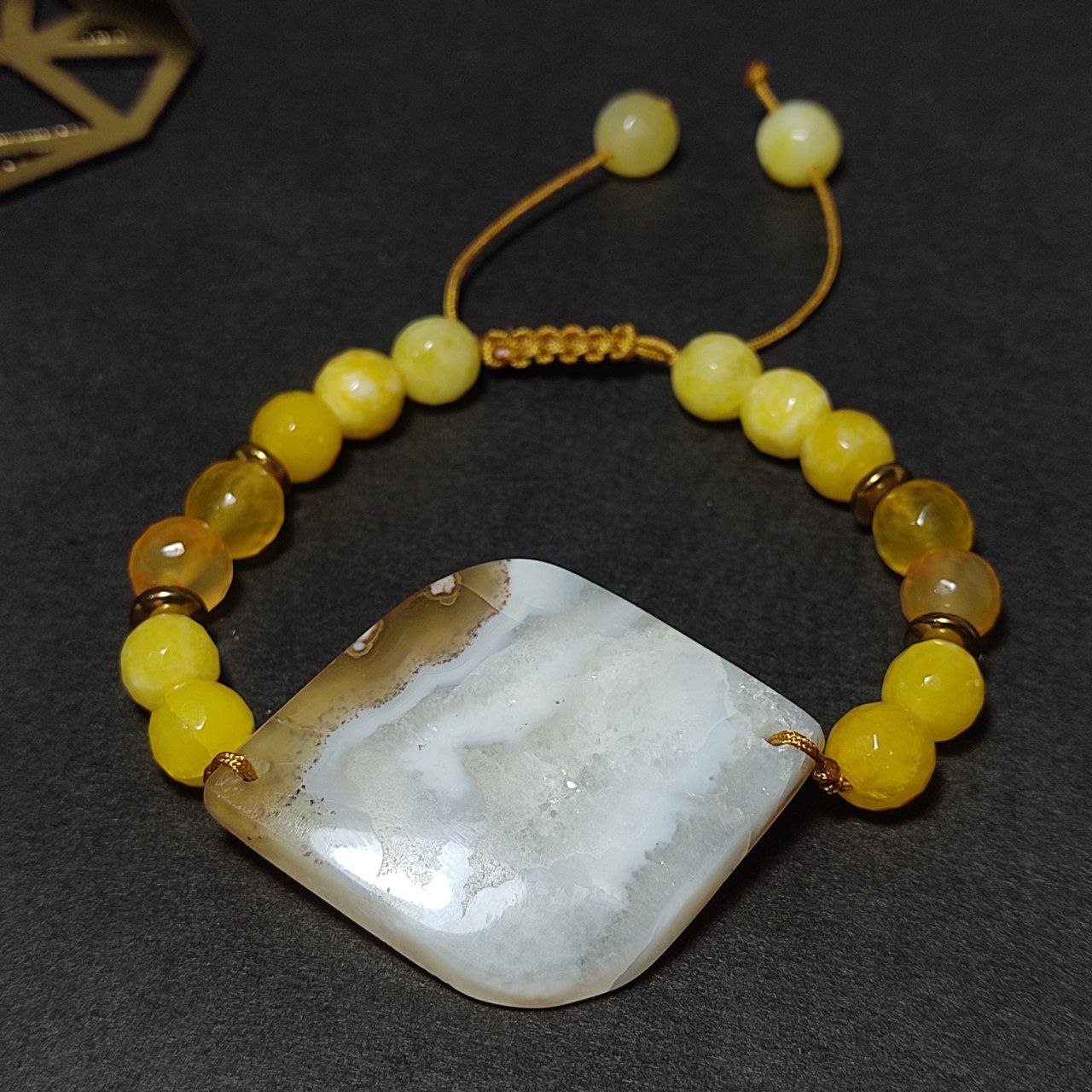 دستبند سنگ عقیق معدنی خراسانی با مهره های جید معدنی کد 34775